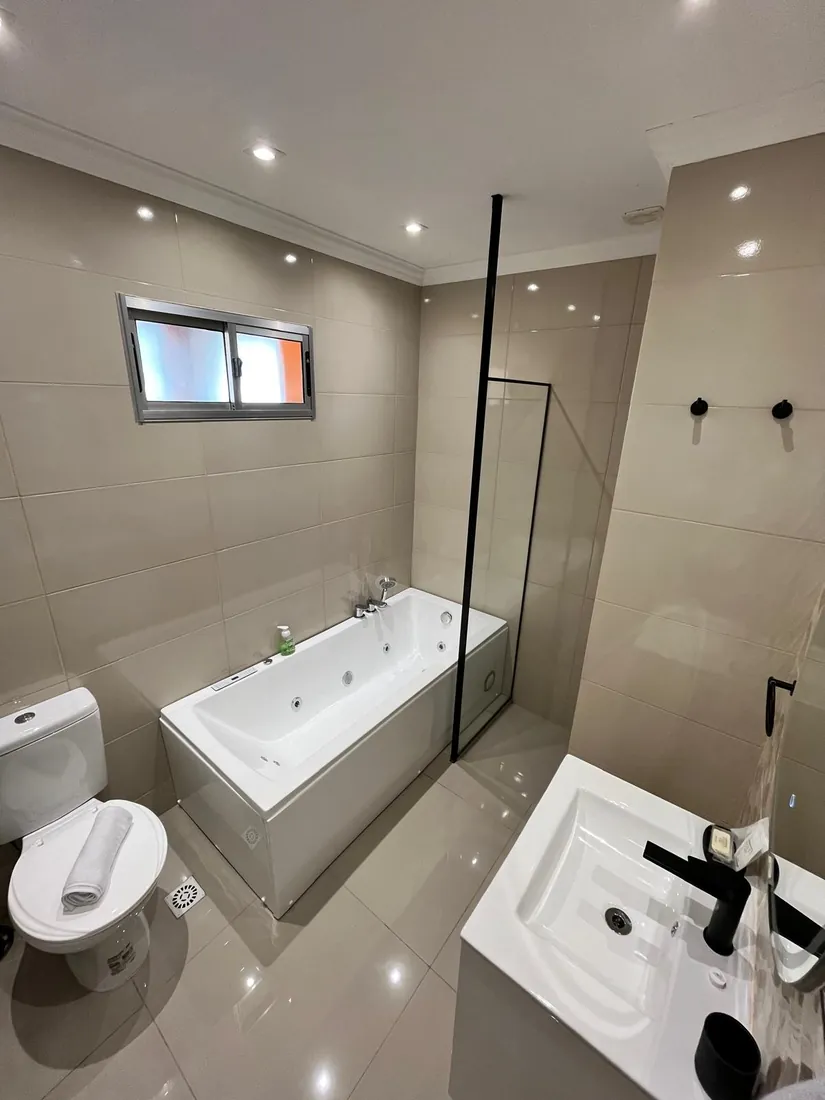 Baño con jacuzzi